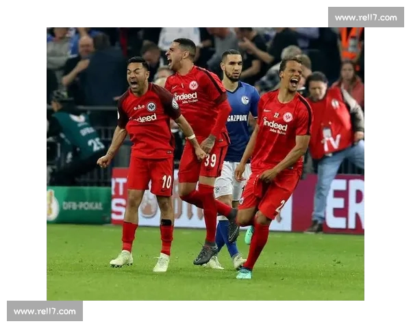 聚焦欧洲豪门对决新赛季焦点战役前瞻与实时战况解析足球比赛深度报道 聚焦欧洲豪门对决新赛季焦点战役前瞻与实时战况解析足球比赛深度报道